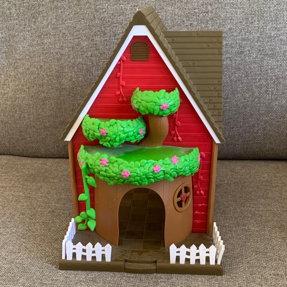 Li’l Woodzeez Woodland Schoolhouse Playset with Accessories - Picture 3 of 9